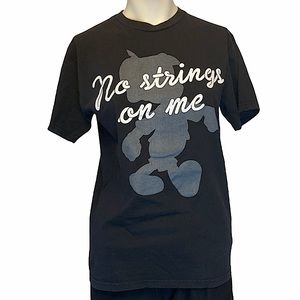 Disney women’s gray “No Strings On Me” T-shirt